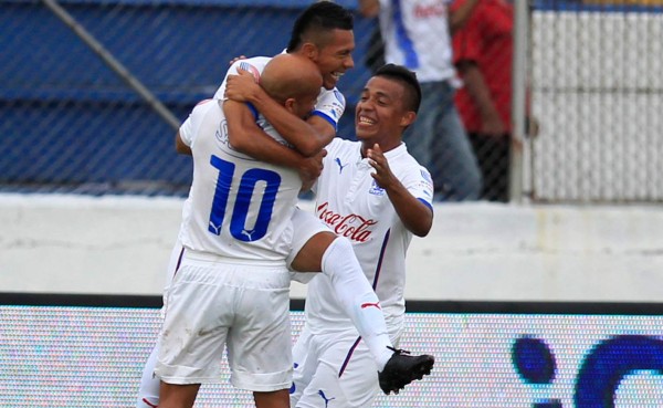 Sin despeinarse y con ocho bajas, Olimpia golea al Victoria