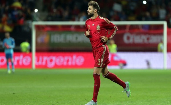 La silbada a Piqué protagonista en los diarios deportivos españoles