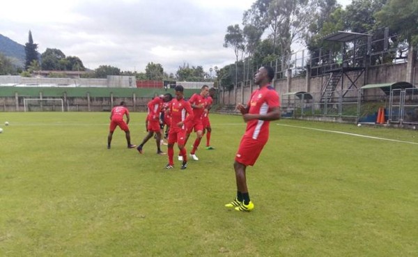 Panamá ya se entrenó en El Salvador y afina detalles para el intenso juego ante Honduras