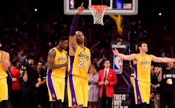 Kobe Bryant se despide con dramática victoria sobre Jazz
