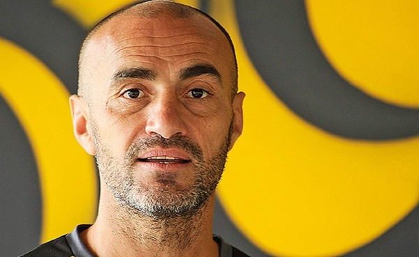 Paolo Montero asumió como nuevo entrenador del uruguayo Peñarol