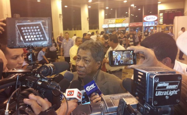 Ramón Maradiaga ya está en El Salvador para tomar el mando