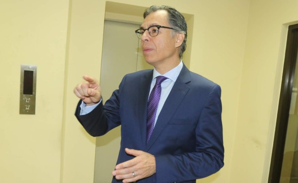 José Ernesto Mejía queda al mando de la Fenafuth