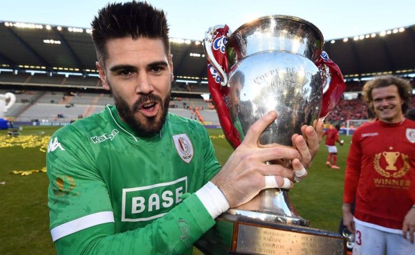 El arquero Víctor Valdés rescinde contrato con el Standard Lieja