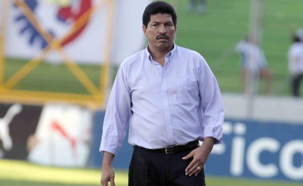 Carlos Martínez, separado como técnico del Victoria