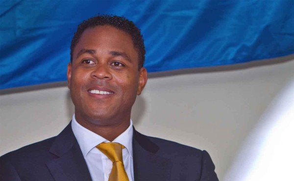 El holandés Patrick Kluivert es el nuevo director de fútbol del PSG