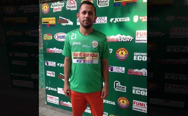 El volante Alfredo Mejía se entrena con el Marathón