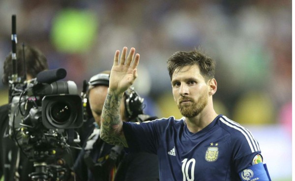 Hondureño burla seguridad para grabar a Messi entrenando&nbsp;