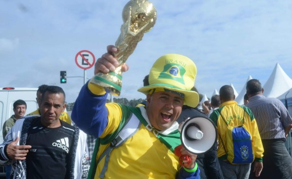 Torcedores brasileños ya tienen en ambiente el arranque del Mundial
