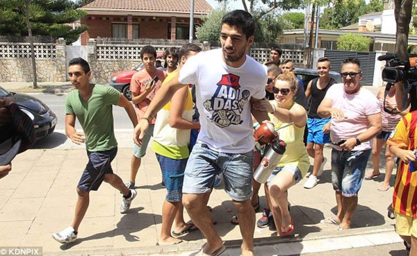 Luis Suárez causa sensación en Barcelona
