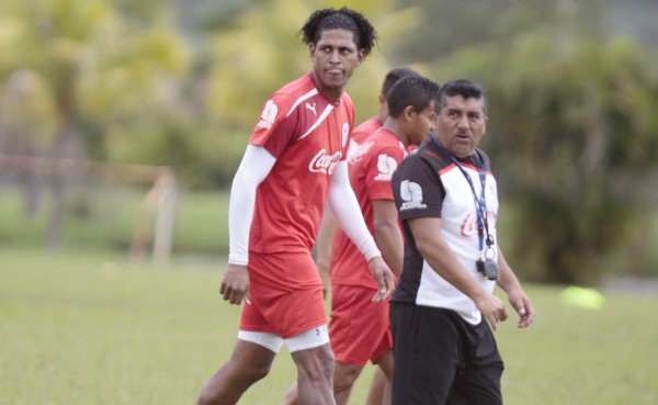 Carlo Costly se alista para su estreno ante Real España