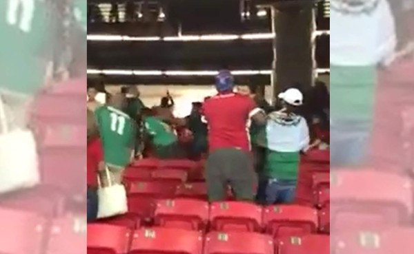 VIDEO: Aficionados mexicanos dan horrible paliza a panameño
