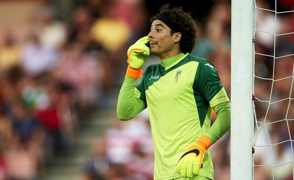 Mexicano 'Memo' Ochoa se convirtió en el portero más goleado en España