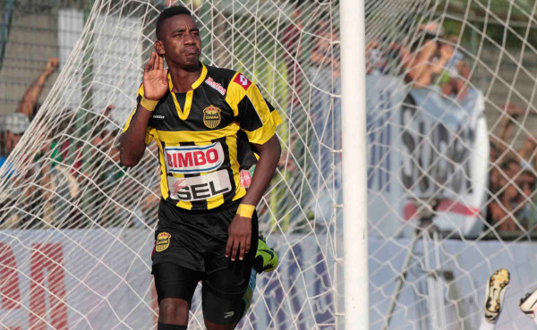 Real España se sacude paternidad con escandalosa goleada