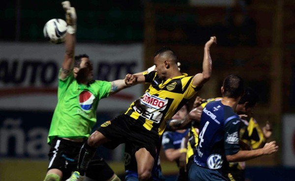 Real España vence al Motagua y se sube al segundo lugar