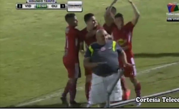 VIDEO: Utilero del Vida celebra a lo Cristiano Ronaldo