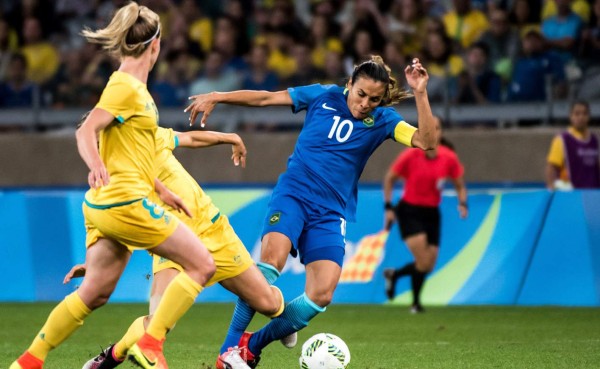 En infartante tanda de penales, Brasil elimina a Australia en fútbol femenino
