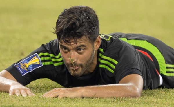 VIDEO: Carlos Vela y sus increíbles fallos ante Costa Rica