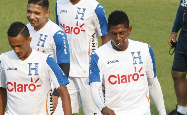 Salvadoreños ven a Carlo Costly como la gran amenaza