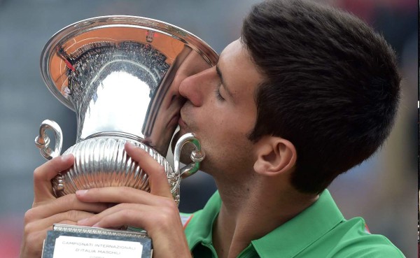 Djokovic dona premio de Roma a los afectados por las inundaciones en Serbia