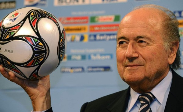 Blatter pide apoyó a la población brasileña a una semana del mundial