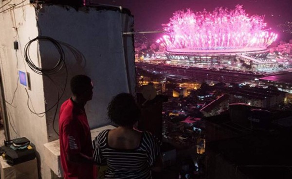 Bala cae cerca de los establos del centro hípico olímpico