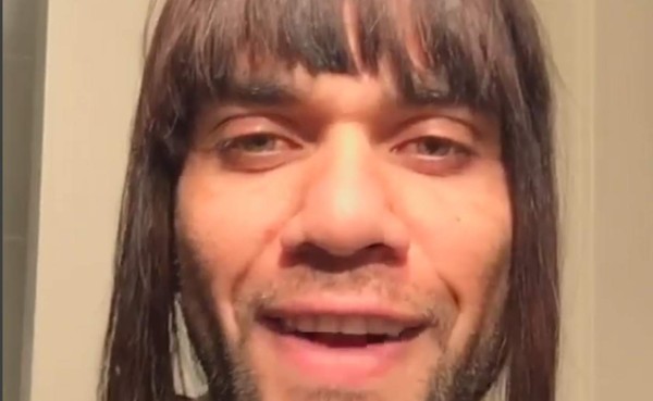 Dani Alves: 'Si no puedes amarme, ignórame, tu odio te hará daño'