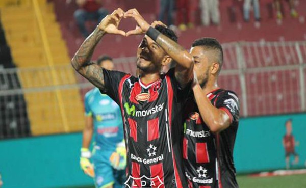 VIDEO: Carlos Discua anota su tercer gol con Alajuelense