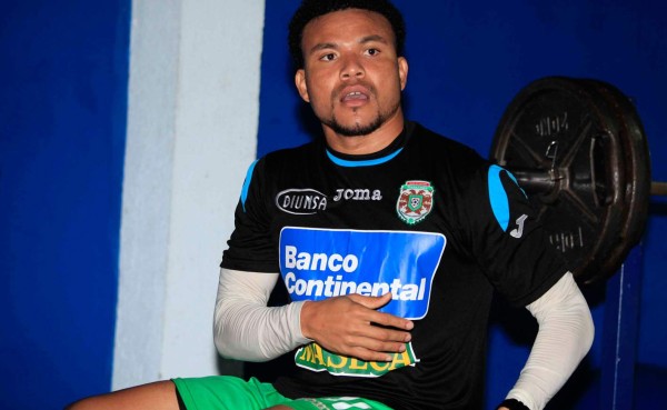 Emil Martínez será nuevamente operado de la rodilla