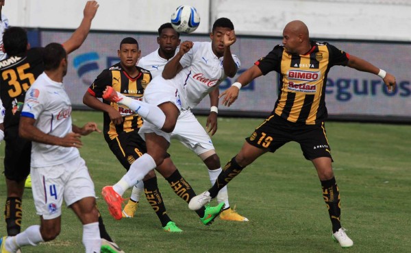 Real España amenazó con no presentarse al segundo tiempo ante Olimpia