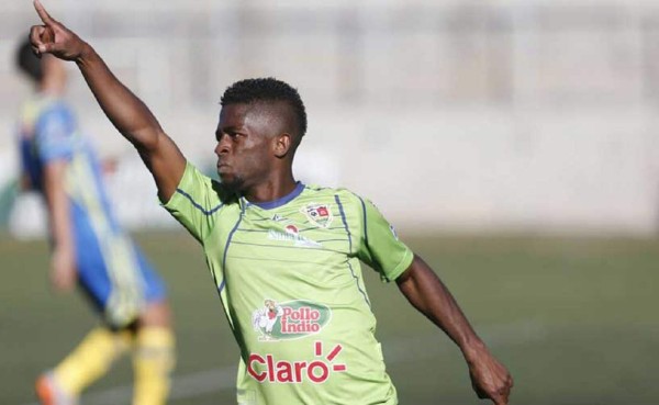 Jugador en El Salvador firmó dos contratos por temor a no jugar y fue inhabilitado seis meses