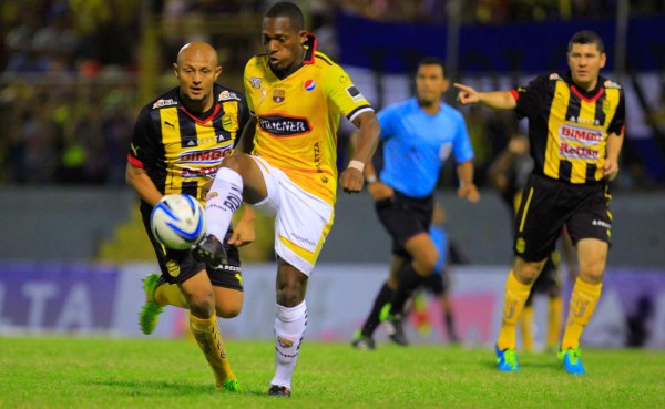 Barcelona derrotó al Real España en despedida de Pavón