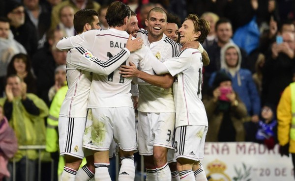 Real Madrid le receta 'manita' al Rayo Vallecano y sigue líder