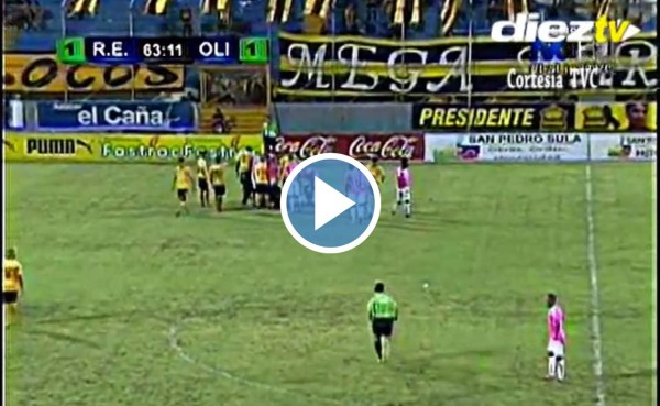 Carlos Will Mejía recibe una pedrada desde sol este en el Morazán