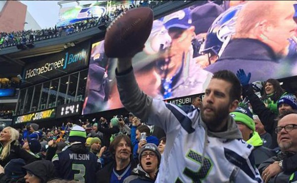 Rechaza 20 mil dólares por el balón que dio el título a Seattle