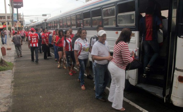 Presidente del Vida viaja con excursionistas a El Progreso