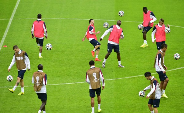 Francia reconoce cancha del estadio Beira- Rio