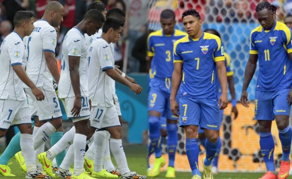 Ecuatorianos y hondureños preparan su duelo en Curitiba