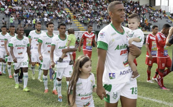 Delantero holandés, Kadeem Pantophlet, se probará en el Platense