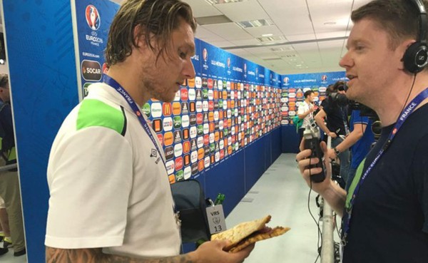 Jugadores de Irlanda celebraron con pizza y cerveza el triunfo ante Italiua