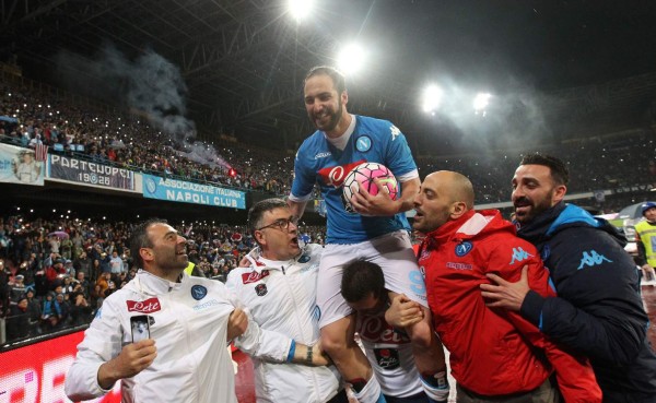 Higuaín, máximo goleador histórico de la Serie A con 36 dianas