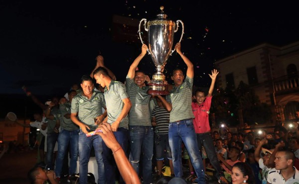 Juticalpa FC celebra con caravana título de la Copa Presidente