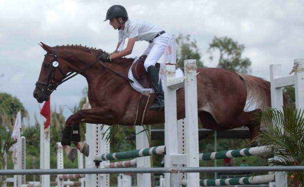 Ecuestre catracho suma otros dos clasificados a Veracruz 2014