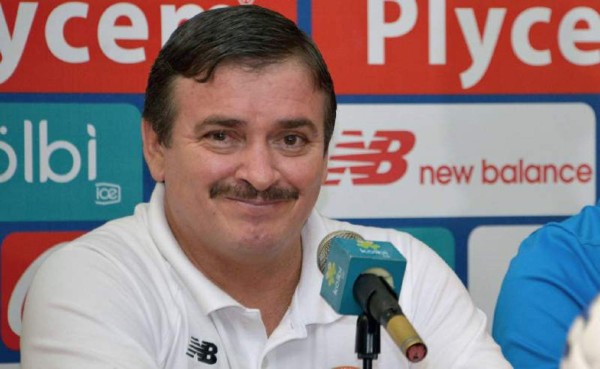 Técnico de Costa Rica le pierde cuidado a Honduras y se concentra en sus jugadores
