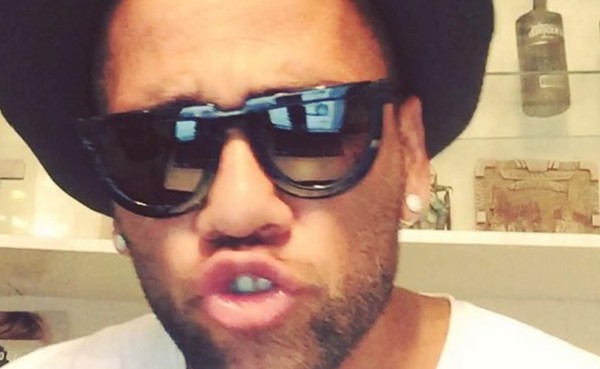Dani Alves canta reggaeton al estilo de Daddy Yankee