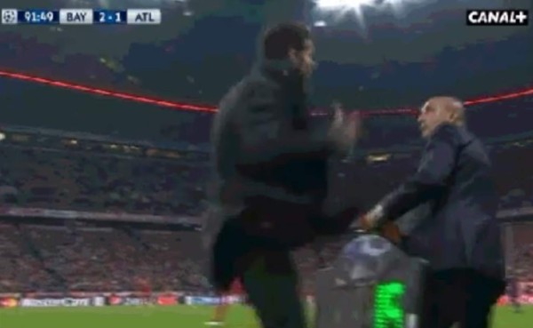 Diego Simeone pierde la cabeza y agrede a su propio delegado