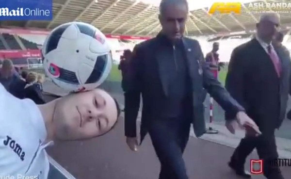 VIDEO: La broma que Mourinho hizo a un acróbata freestyle