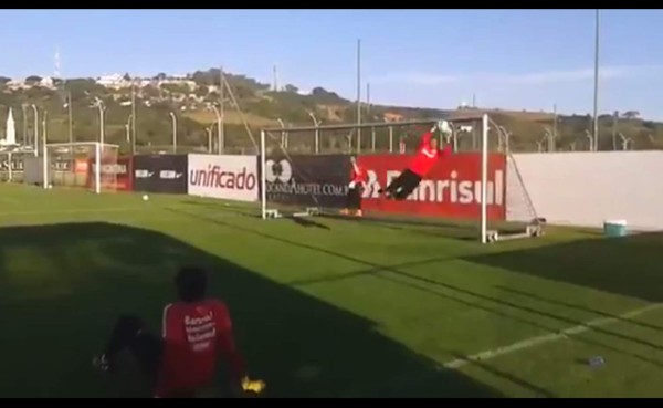 VIDEO: A sus 42 años, así se entrena Dida, exportero del AC Milan