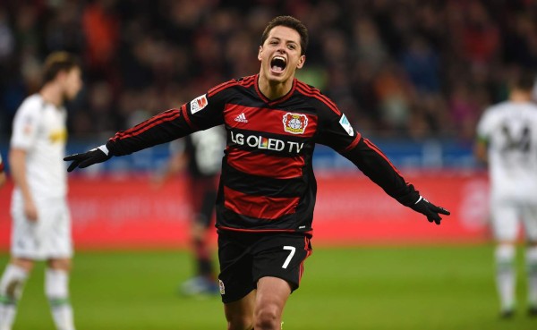 Bayer Leverkusen arrolla al 'Gladbach' con triplete de Chicharito