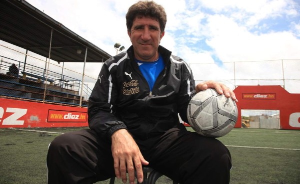 Héctor Vargas se apoderó del banquillo del Olimpia